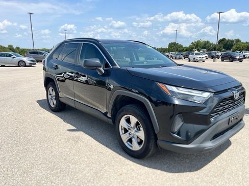 Used 2023 Toyota RAV4 LE AWD/4WD image 3