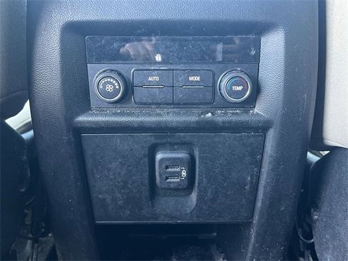 Used 2023 Chevrolet Traverse LS image 28