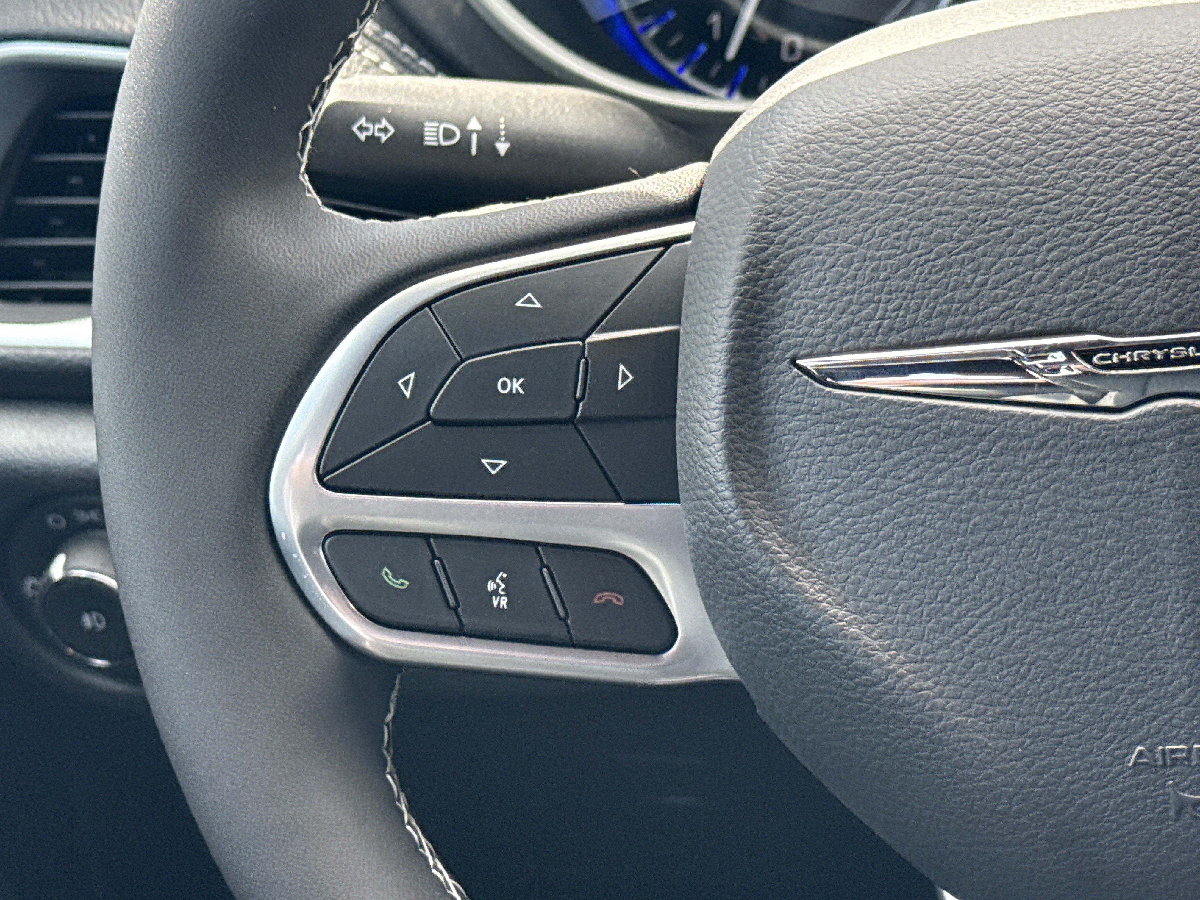 New 2026 Chrysler Pacifica Select FWD image 28