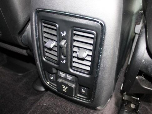 Used 2017 Jeep Grand Cherokee Limited image 18