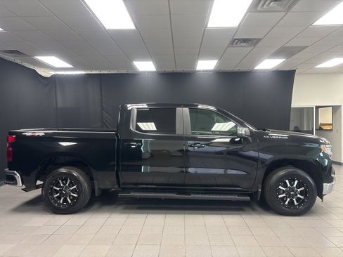 Used 2022 Chevrolet Silverado 1500 LT image 2
