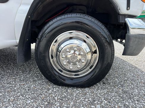 Used 2006 Ford E-350 and Econoline 350 Super Duty RWD image 28