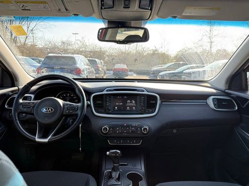 Certified 2018 Kia Sorento LX w/ LX V6 Convenience Package image 24
