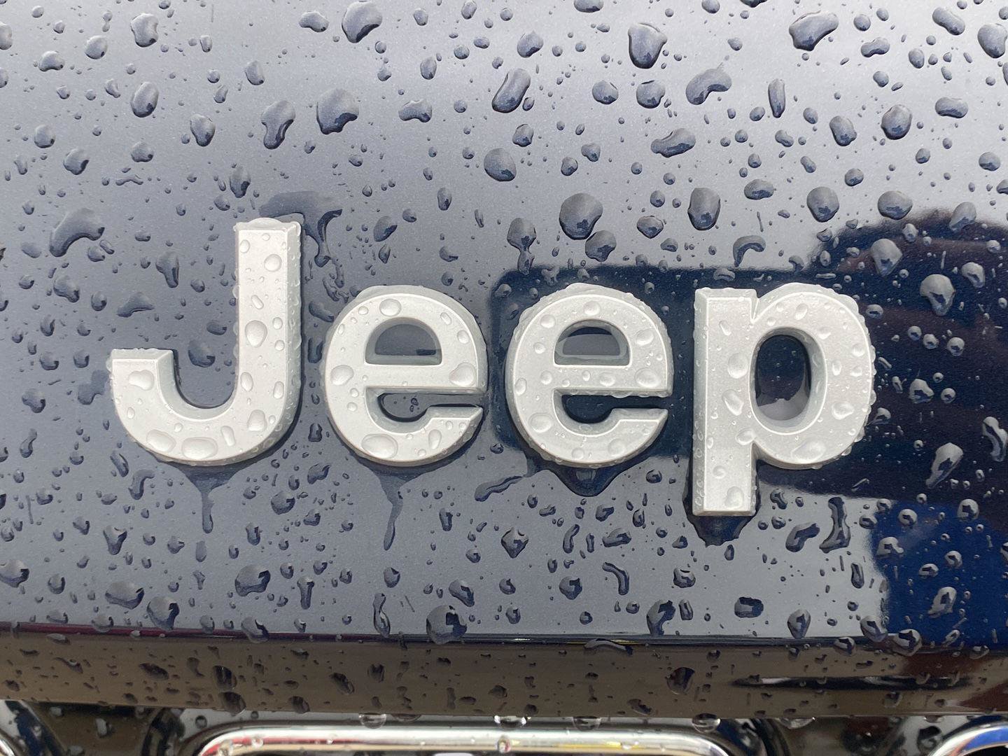 Used 2024 Jeep Grand Cherokee Limited w/ Luxury Tech Group II AWD/4WD image 9