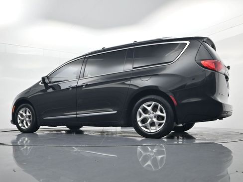 Used 2018 Chrysler Pacifica Touring-L Plus w/ Tire & Wheel Group image 57