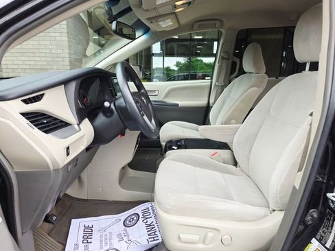 Used 2016 Toyota Sienna LE FWD image 15