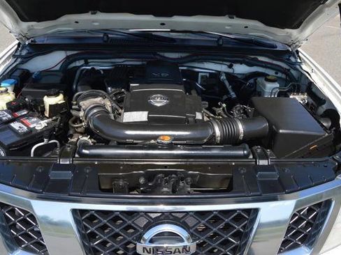 Used 2010 Nissan Frontier SE image 33