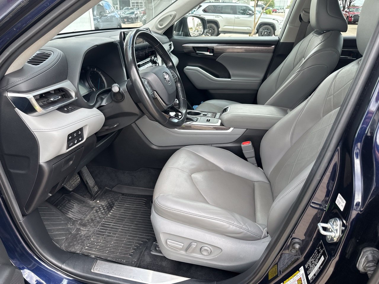 Used 2021 Toyota Highlander Platinum AWD/4WD image 6