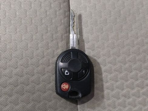 Used 2017 Ford Escape SE w/ Equipment Group 201A FWD image 32
