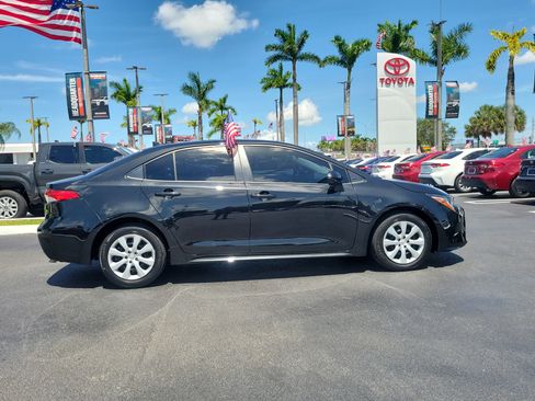 Used 2022 Toyota Corolla LE FWD image 13
