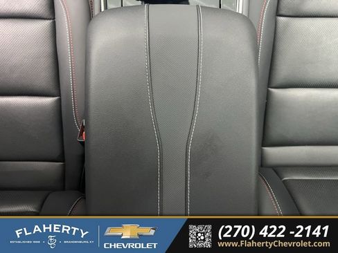 Used 2025 Chevrolet Traverse RS image 35