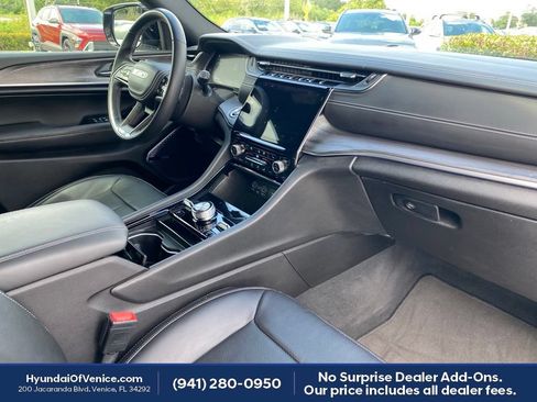 Used 2022 Jeep Grand Cherokee Overland AWD/4WD image 19