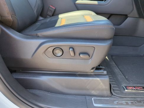 Used 2025 GMC Sierra 2500 AT4 w/ AT4 Premium Plus Package AWD/4WD image 38