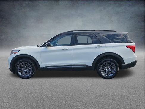 Used 2023 Ford Explorer XLT w/ Equipment Group 202A AWD/4WD image 7
