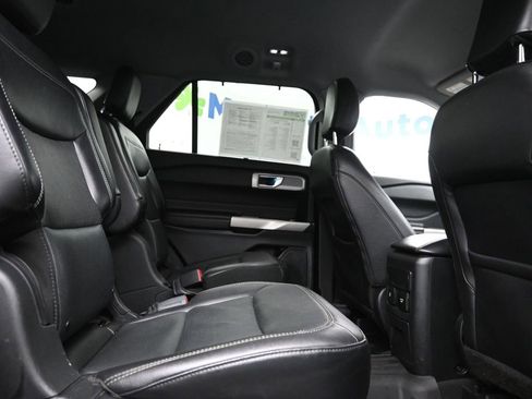 Used 2022 Ford Explorer Limited w/ Equipment Group 301A image 8