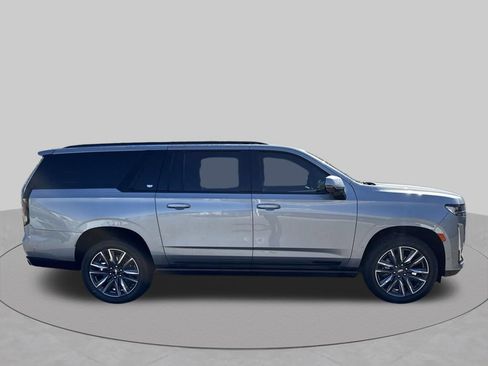Used 2024 Cadillac Escalade ESV Sport Platinum AWD/4WD image 4