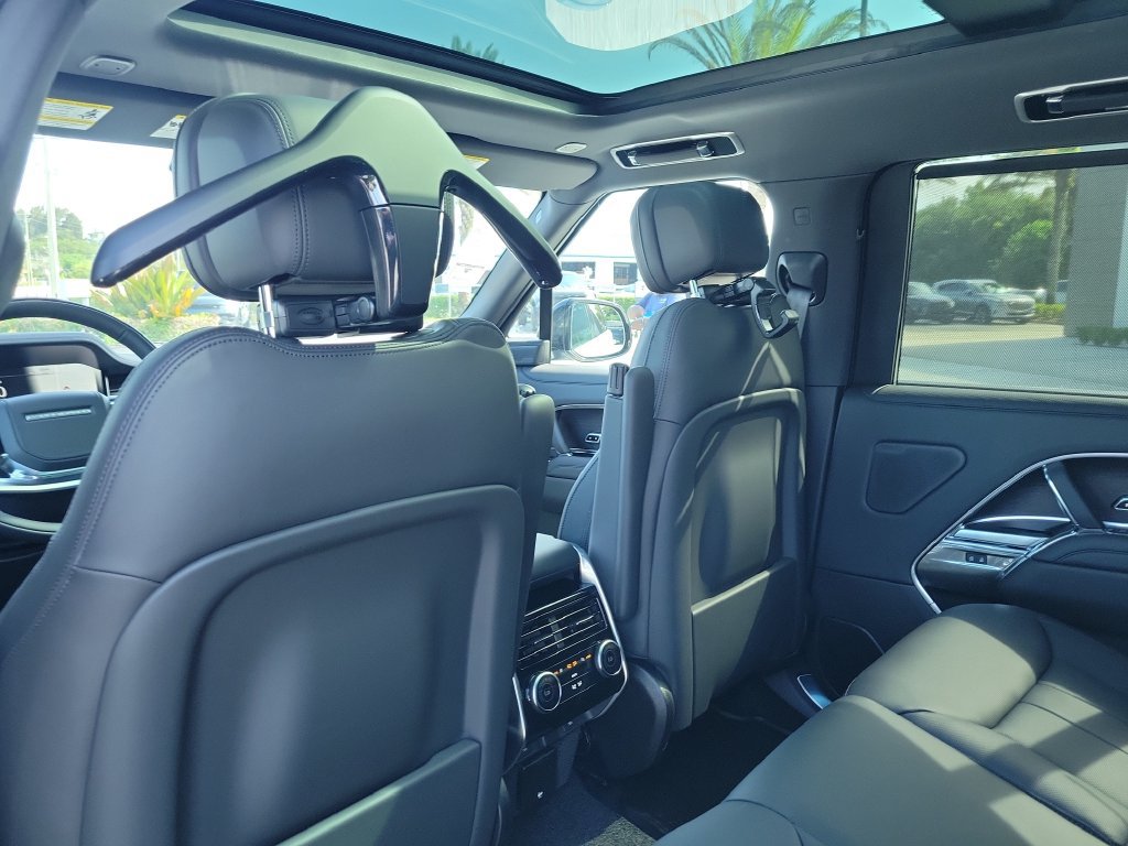 New 2026 Land Rover Range Rover Long Wheelbase SE AWD/4WD image 17