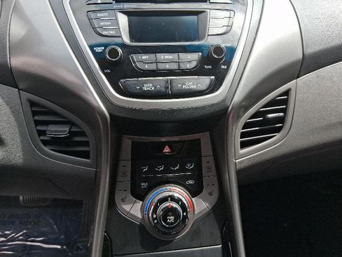 Used 2013 Hyundai Elantra image 23