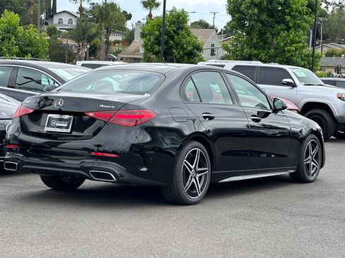 Used 2025 Mercedes-Benz C 300 4MATIC Sedan image 3