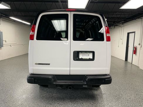 Used 2019 Chevrolet Express 3500 w/ Driver Convenience Package image 4