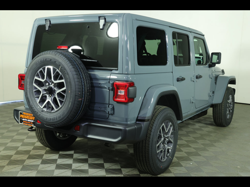 New 2026 Jeep Wrangler Unlimited Sahara w/ Technology Group AWD/4WD image 14