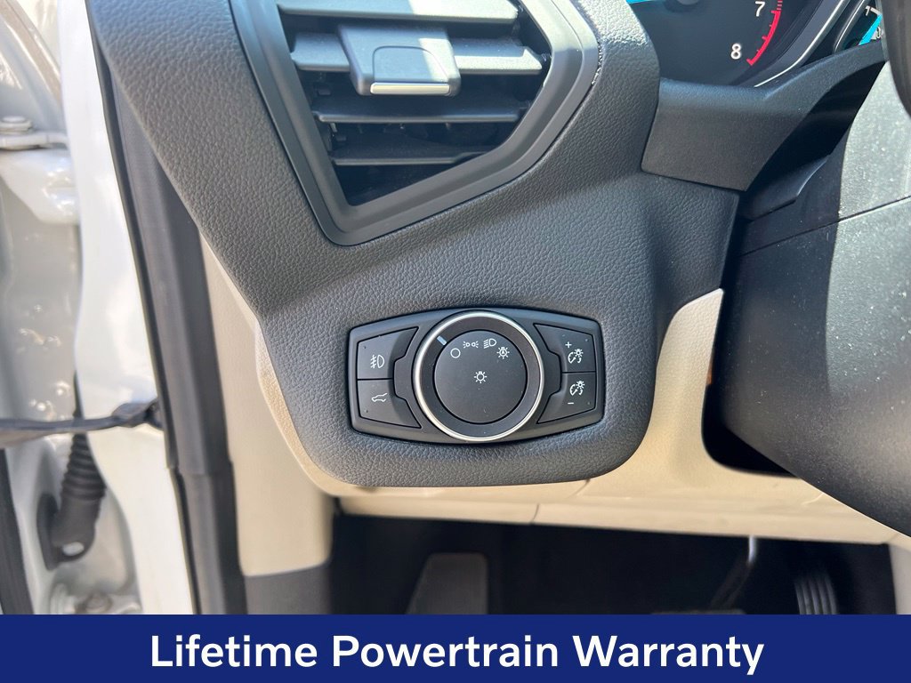 Used 2018 Ford Escape SE w/ Ford Safe & Smart Package FWD image 16