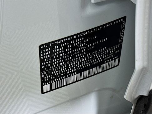 Used 2024 Volkswagen Tiguan SE image 12