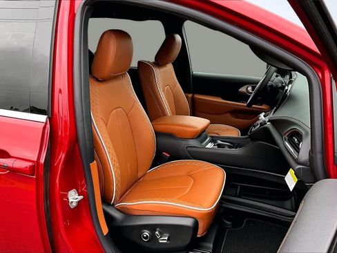 New 2026 Chrysler Pacifica Pinnacle AWD/4WD image 14