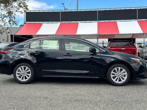 Used 2026 Toyota Corolla XLE FWD image 3