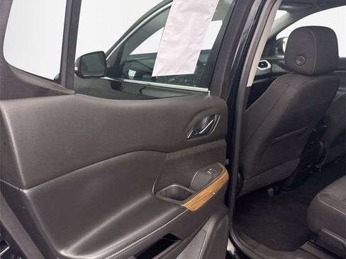 Used 2022 GMC Acadia SLE image 32