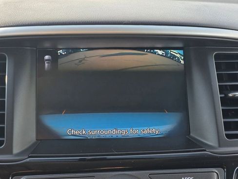 Used 2018 Nissan Pathfinder SV image 15