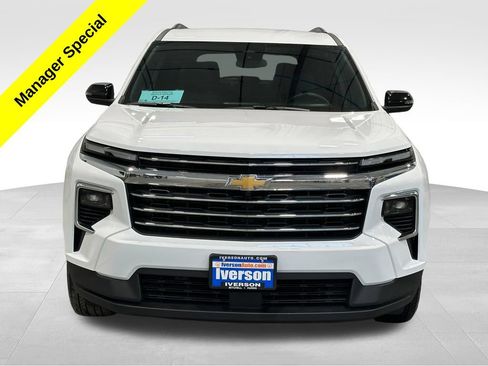 Used 2026 Chevrolet Traverse LT AWD/4WD image 2