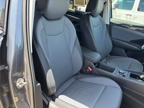 Used 2026 Volkswagen Tiguan SE AWD/4WD image 37