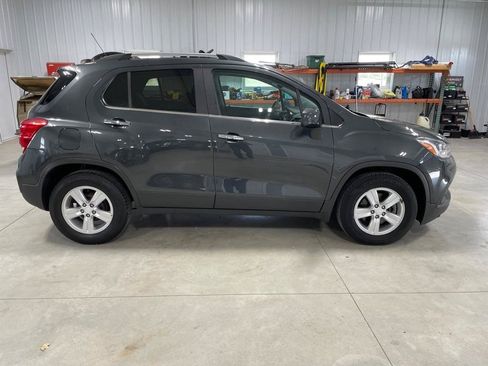 Used 2018 Chevrolet Trax LT w/ LT Convenience Package FWD image 8