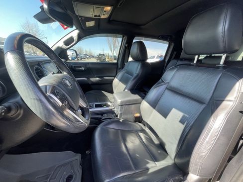 Used 2019 Toyota Tacoma Limited image 20