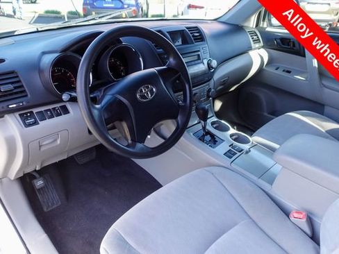 Used 2012 Toyota Highlander FWD image 12
