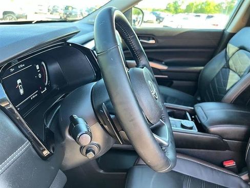 Used 2024 Nissan Pathfinder Platinum w/ Cargo Package AWD/4WD image 19
