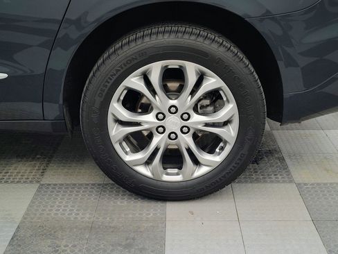 Used 2021 Buick Enclave Avenir w/ Avenir Technology Package AWD/4WD image 17