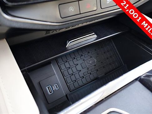 Used 2023 Ford Expedition Platinum image 31