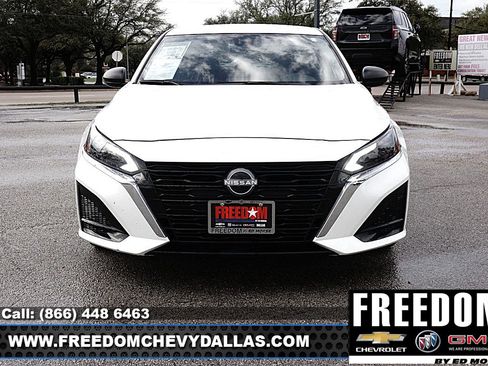 Used 2025 Nissan Altima 2.5 SV image 2