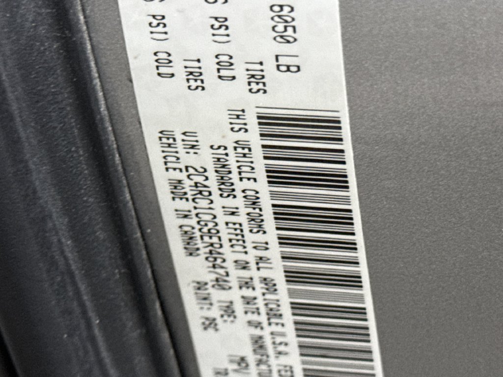 Used 2014 Chrysler Town & Country Touring-L w/ Driver Convenience Group FWD image 29