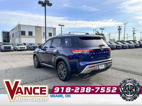 Used 2024 Nissan Pathfinder SL w/ SL Premium Package FWD image 5