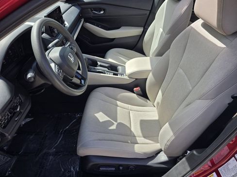 Used 2025 Honda Accord SE image 32