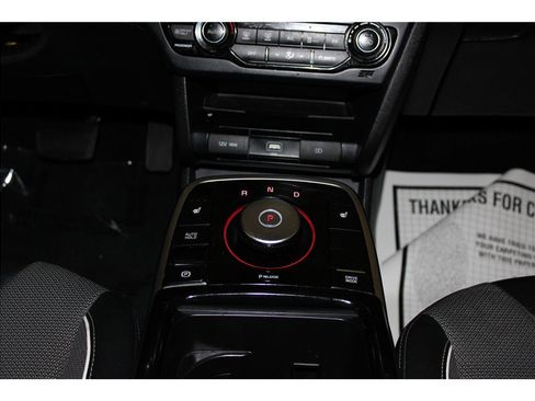 Used 2022 Kia Niro EX image 16