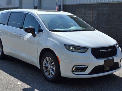 New 2026 Chrysler Pacifica Select