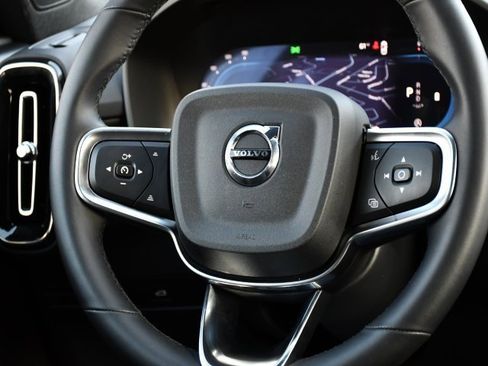 Certified 2025 Volvo XC40 B5 Plus image 21