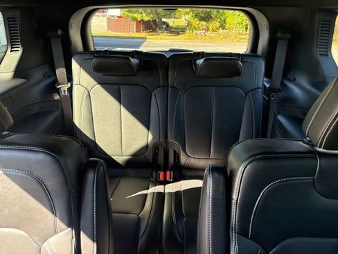 Used 2022 Jeep Grand Cherokee L Overland w/ Luxury Tech Group IV image 16