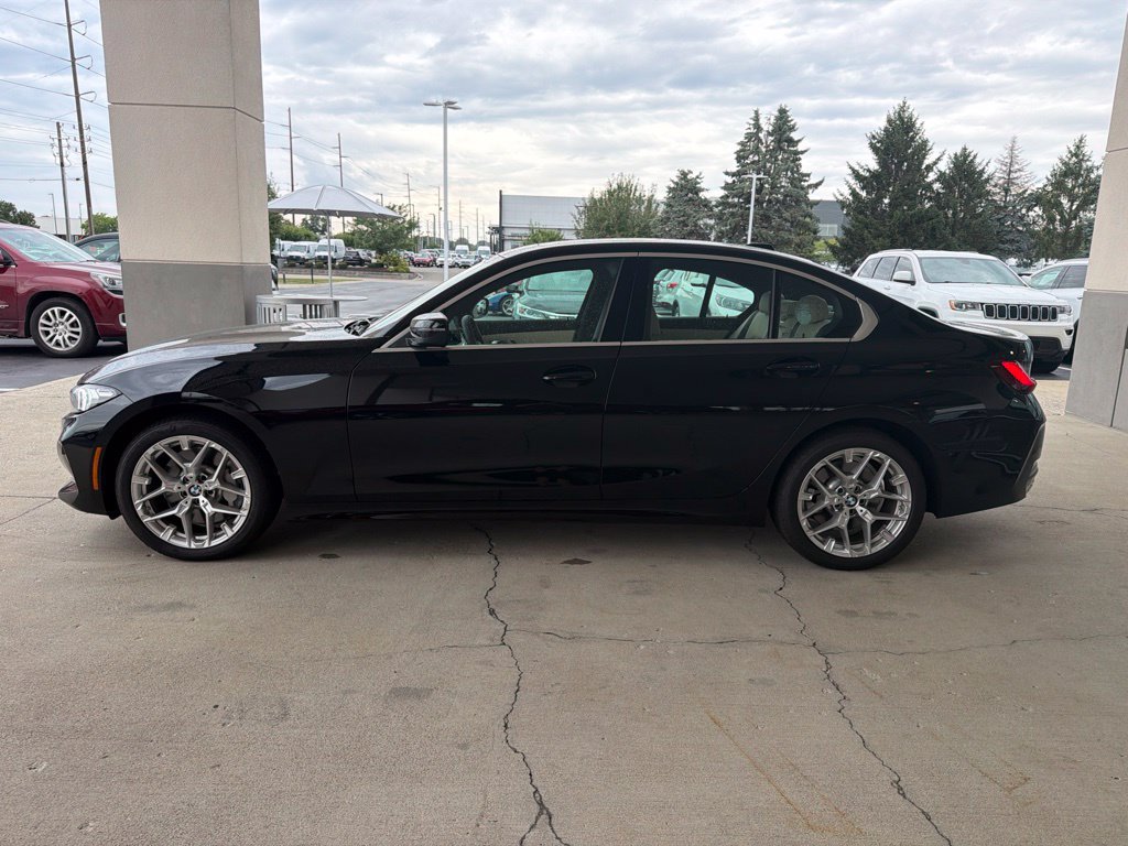 Used 2025 BMW 330i xDrive Sedan w/ Convenience Package AWD/4WD image 2