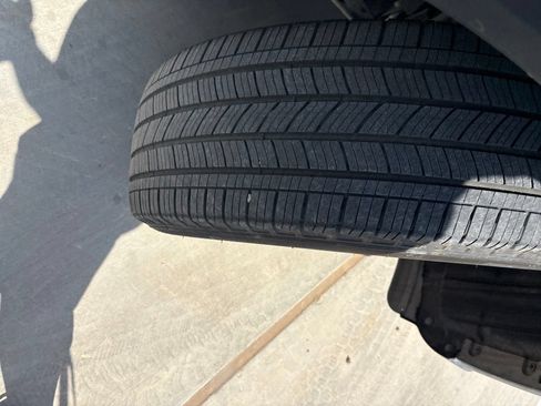 Used 2024 Ford Explorer XLT w/ Equipment Group 202A RWD image 18