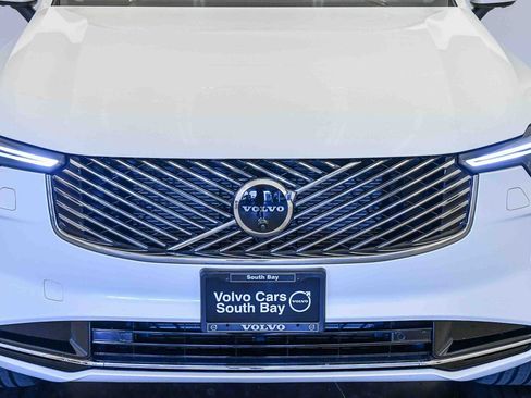 Certified 2025 Volvo XC90 B6 Plus w/ Protection Package Premier image 8